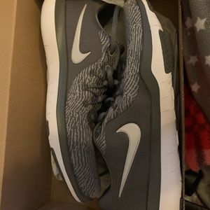 Women’s size 10 Nike flex supreme TR6